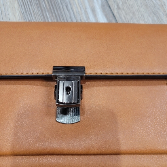 Crossbody Purse faux leather clasp closure Women's One Size brown - Picture 7 of 8